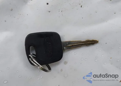 2000 Ford Focus Lx из США, поврежденный, VIN 1FAFP33E2YW197817